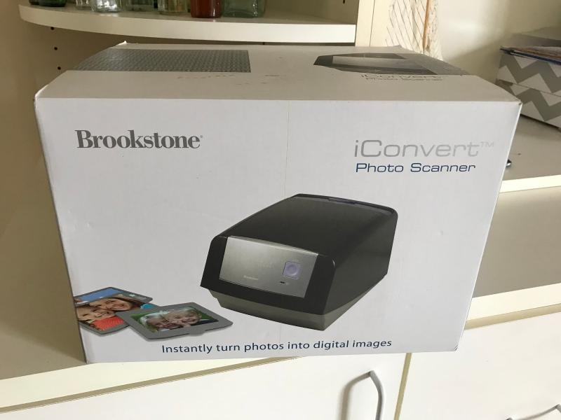 Lot 39Brookstone IConvert Photo Scanner