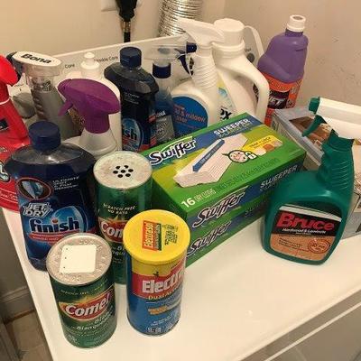 Lot 318-Lot of Miscellaneous Cleaning Supplies