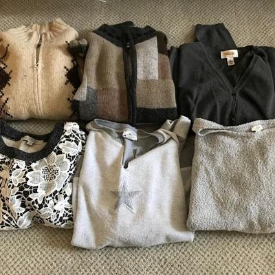 Lot 493- Ladies' Sweaters Size S