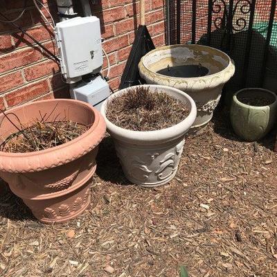 Lot 496- Miscellaneous Garden Pots