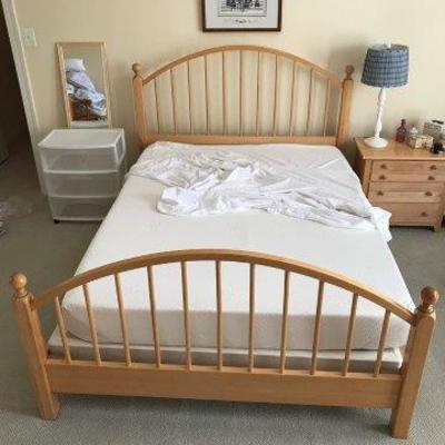 Lot 366-Stanley Natural Maple Shaker Style Full/Queen Bed with Mattress