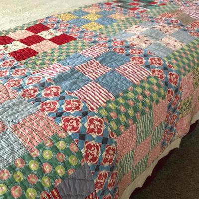 Lot 30 - Quilt and Quilt Stand 