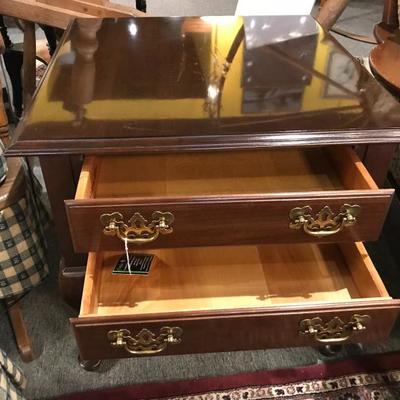 Lot 16-Ethan Allen Mahogany Queen Anne End Table
