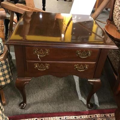 Lot 16-Ethan Allen Mahogany Queen Anne End Table