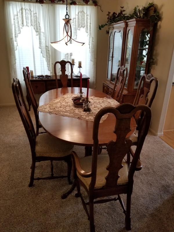 Thomasville Dining Room Table W Leaves Chairs Estatesales Org