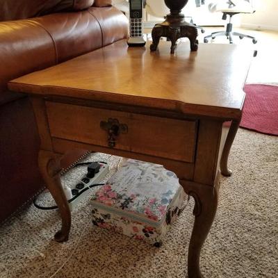 Thomasville End Tables Pair Matching Set of 2