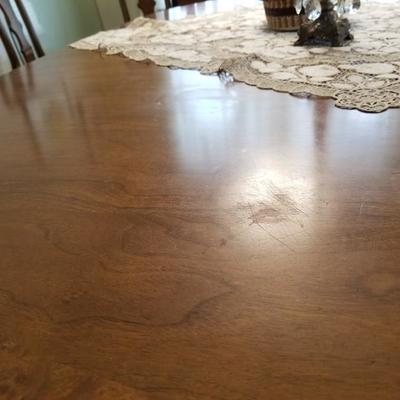 Thomasville Dining Room Table W/ Leaves & Chairs