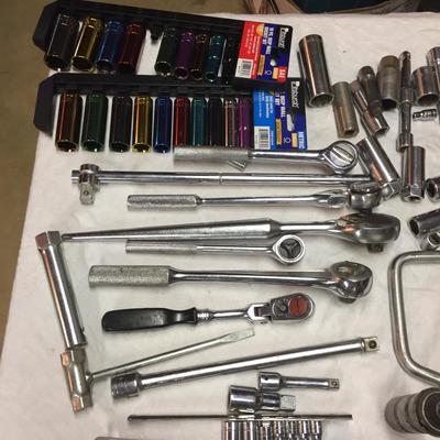 Lot - 162   Assortment of Ratchets and Sockets