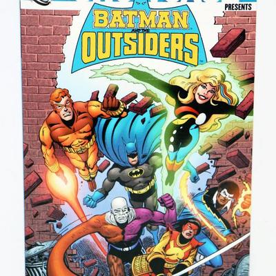 DC Comics SHOWCASE Presents Batman and The Outsiders SC Book #515-35