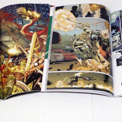 Marvel Ultimate Comics - Thor Reborn Avengers 2 Books lot #515-37