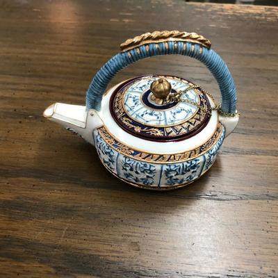 Nini Blue & White Teapot Hand Painted (Item 3007)