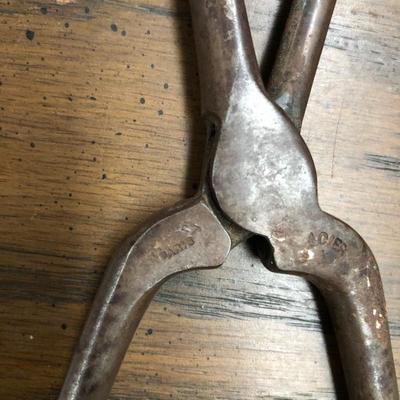 Vintage Paris Acier Curling Iron (Item 3025)