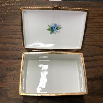Limoges France Floral Jewelry Box (item 3010)