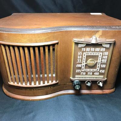 Lot 189- Vintage Sonora AM Radio Model RCU208