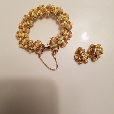 Vtg PUCCINI Gold plated with pearls Bracelet and earrings