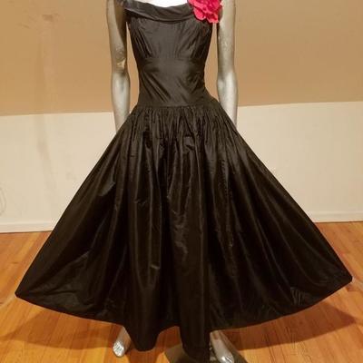 Circa 1930 Glamorous taffeta gown Registered Fashion Guild