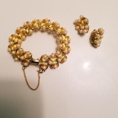 Vtg PUCCINI Gold plated with pearls Bracelet and earrings