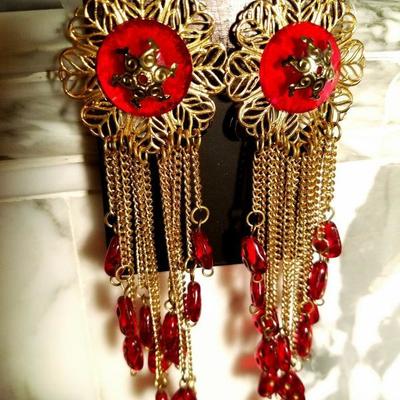 Vtg ruby Celluloid long strand earrings with danglers gold chains filigree base 