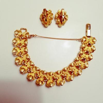 Vtg PUCCINI Gold plated with pearls Bracelet and earrings