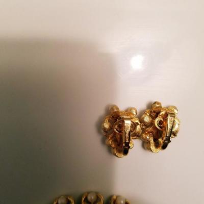 Vtg PUCCINI Gold plated with pearls Bracelet and earrings