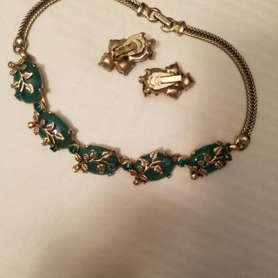 Vtg Emerald green Gold Vine rhinestone Necklace/Earring costume set