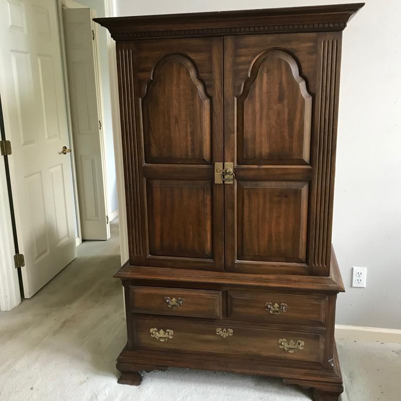 Lot 43 - Pennsylvania House Armoire | EstateSales.org