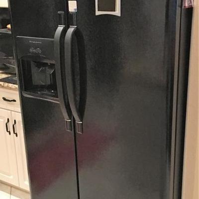 26 cu ft Frigidaire side by side refrigerator/freezer