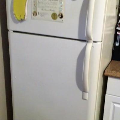Virtually unused Frigidaire refrigerator freezer