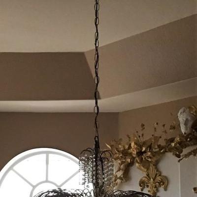 Grand Regency chandelier in excellent condition