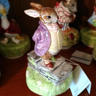Old Mr. Bunny - Schmid Music Box #262034