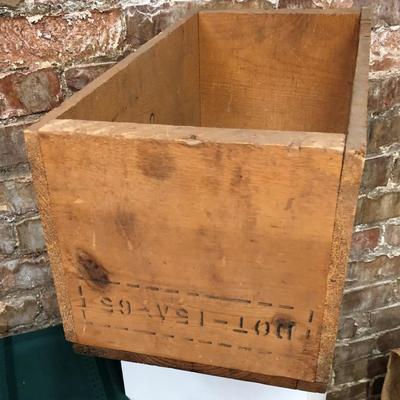 vintage WOODEN SHIPPING CRATE 18in