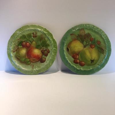Small vintage plates to hand on the wall