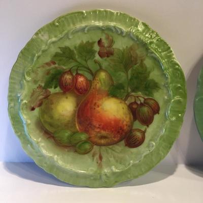 Small vintage plates to hand on the wall