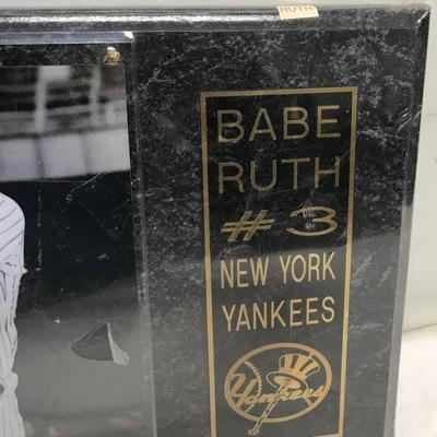 Vintage Babe Ruth Plaque. Material : Glossy wood.
