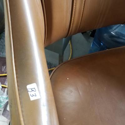 Rolling Vinyl Office Chair B-3