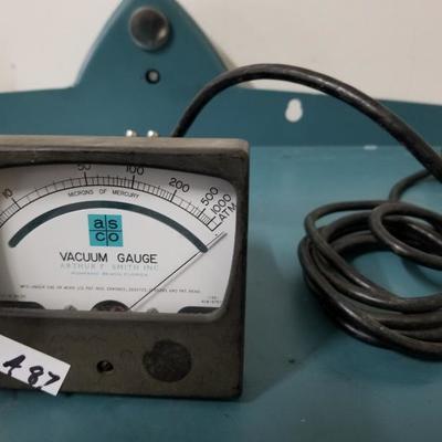Arthur F. Smith Inc. Vacuum Gauge 