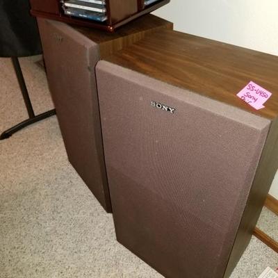 Collection Of Vintage Stereo Equipment 