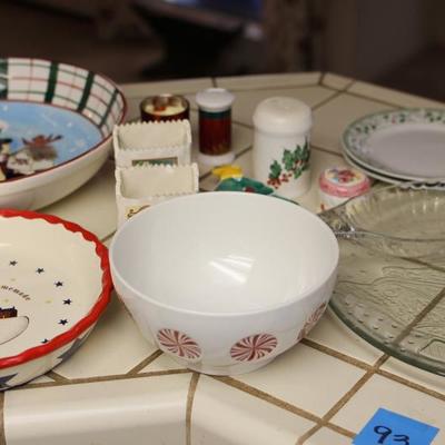 Lot 93: Holiday Serving Pieces