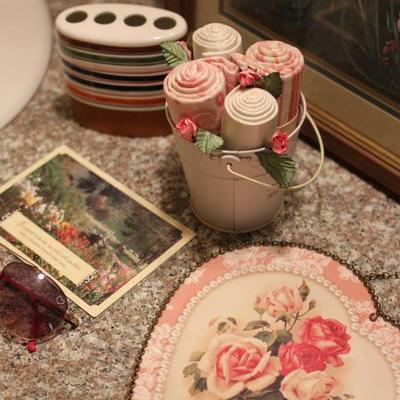 Lot 74: Misc Floral Items