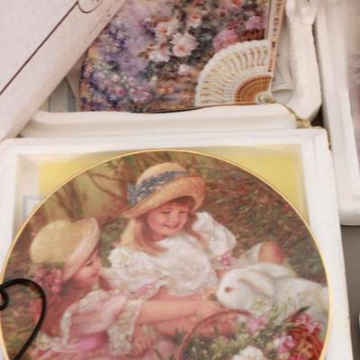 Lot 3: 5 piece Collectible Plates