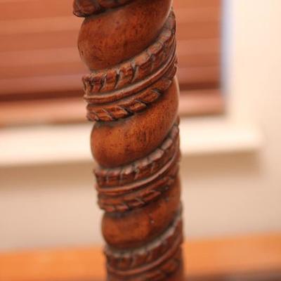 Lot 52: Lamp