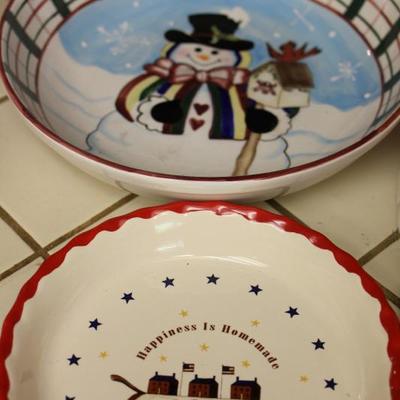 Lot 93: Holiday Serving Pieces