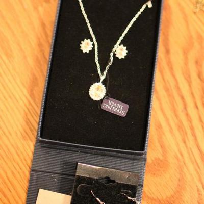 Lot 153: Misc Jewelry Set