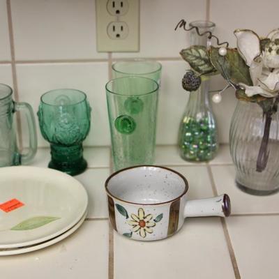 Lot 95: Misc Green Dishes and Cups