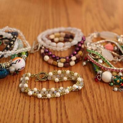 Lot 149: Jewelry - Bracelets