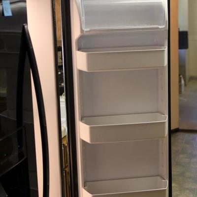 Lot 91: Kenmore Black Refrigerator