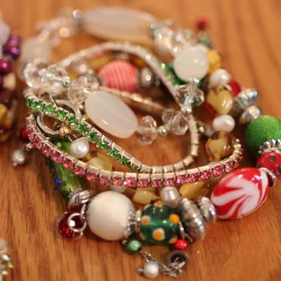 Lot 149: Jewelry - Bracelets