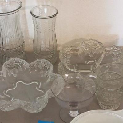 Lot 13: Six Party-ware Pieces