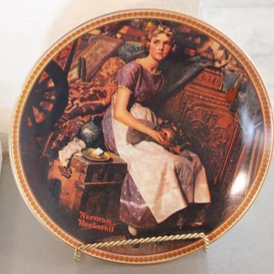 Lot 1: 9 Piece Collectible Plates