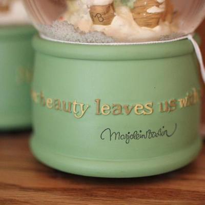 Lot 35: Matching Pair of Collectible Bunny Snow-globes